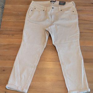 Torrid Boyfriend Straight Cropped Jeans – Size 18R – Light Khaki – Never Worn